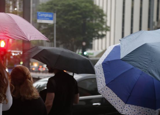 Bahia em alerta de chuvas intensas para esta segunda, diz Inmet