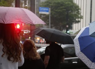 Bahia em alerta de chuvas intensas para esta segunda, diz Inmet