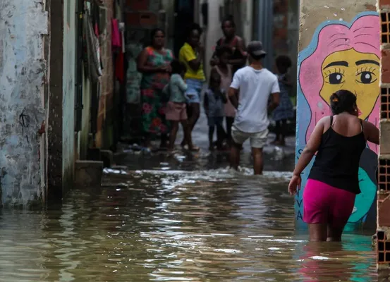 Bahia tem 52 casos de leptospirose em 2024 após fortes chuvas