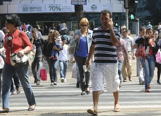 Desemprego recua para 7,1%, o menor do trimestre desde 2014