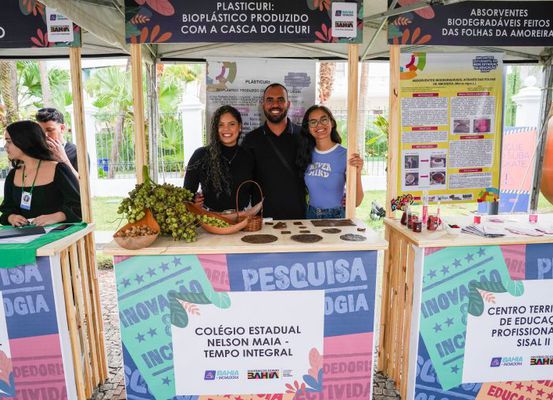 Estudantes da rede pública usam licuri para desenvolver bioplástico