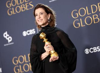 Fernanda Torres leva Globo de Ouro por atuação em Ainda Estou Aqui