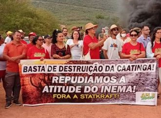 Manifestação em Uibaí denuncia o INEMA por liberar desmatamento da caatinga para instalação de usina solar